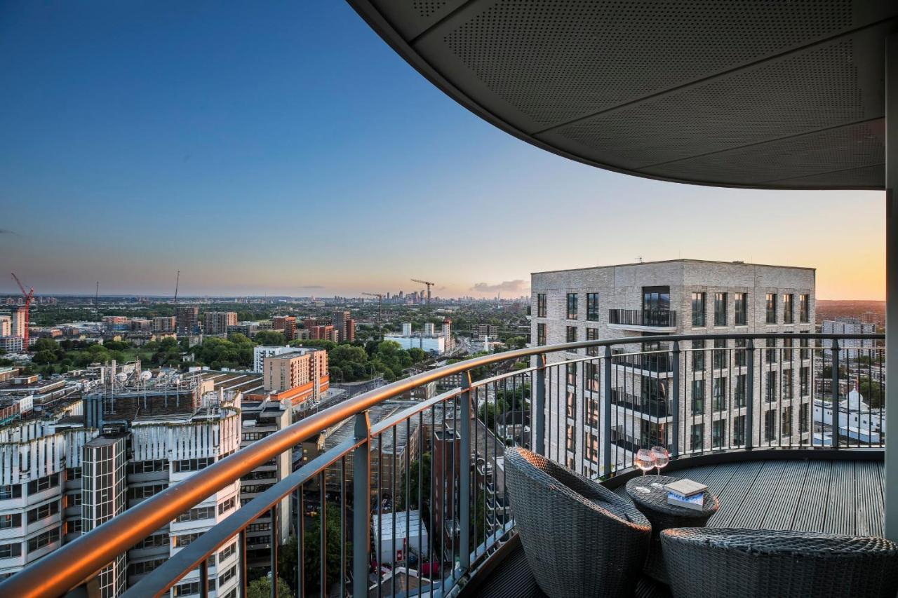 Amazing London City Skyline View & Transport Links Barking  Exterior photo