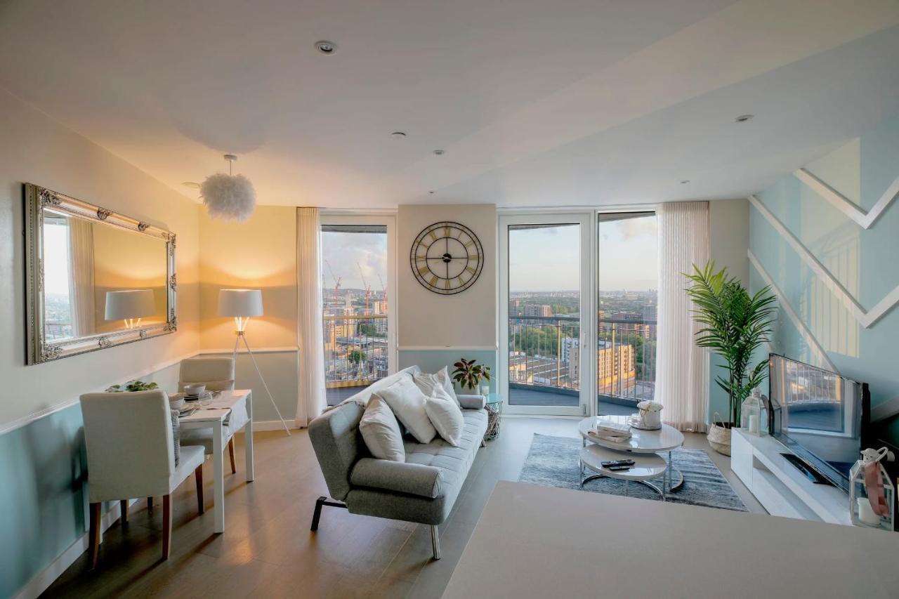 Amazing London City Skyline View & Transport Links Barking  Exterior photo