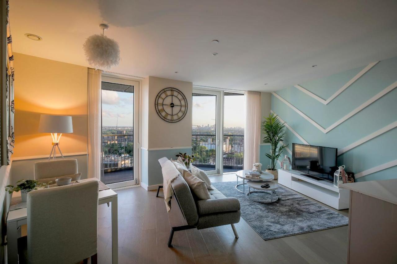 Amazing London City Skyline View & Transport Links Barking  Exterior photo